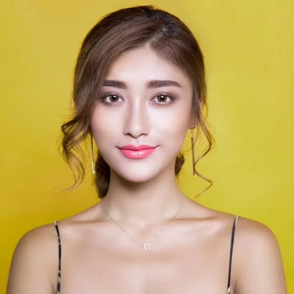 Professional studio owner using Ti Metto Online digital services